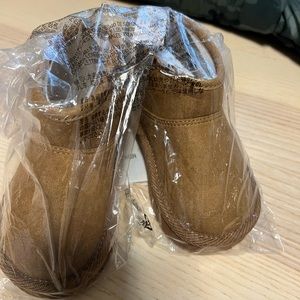 GAP toddler short cozy boot size 6